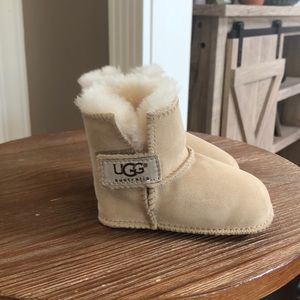 Infant ugg booties